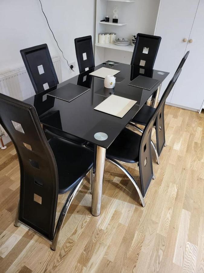 Fancy Basement Flat A Daire Londra Dış mekan fotoğraf