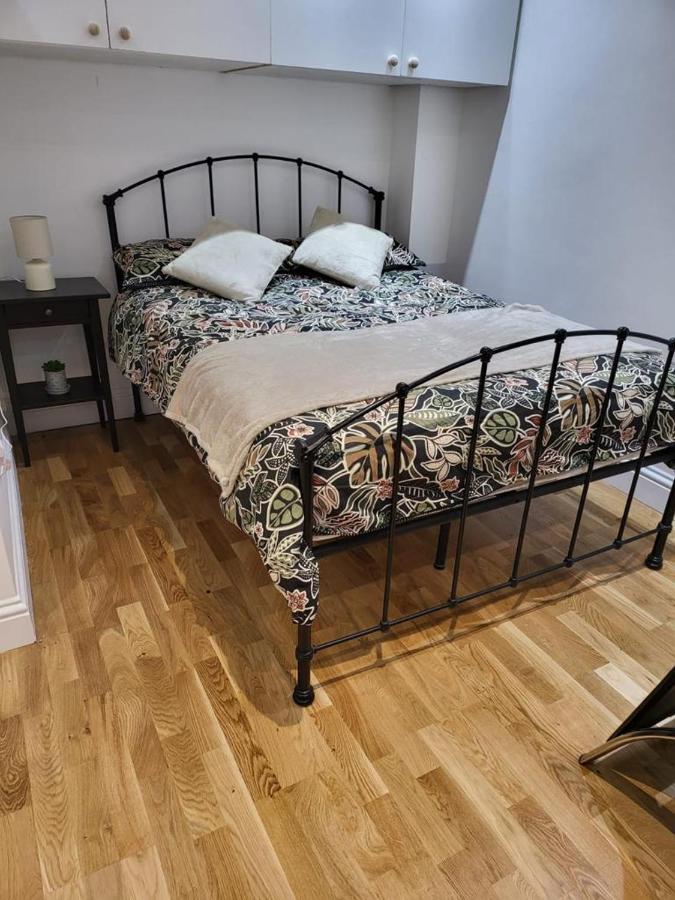 Fancy Basement Flat A Daire Londra Dış mekan fotoğraf