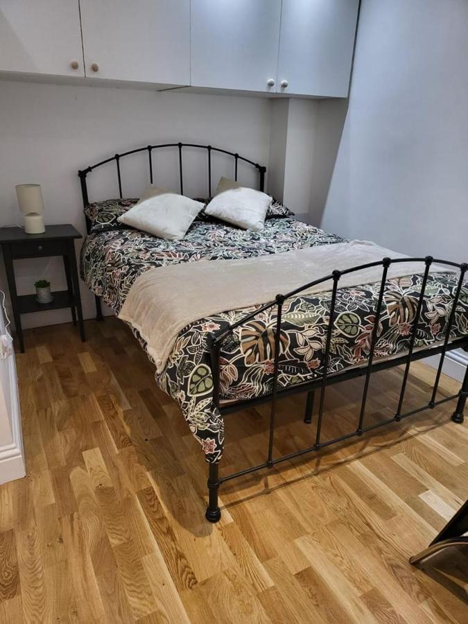Fancy Basement Flat A Daire Londra Dış mekan fotoğraf