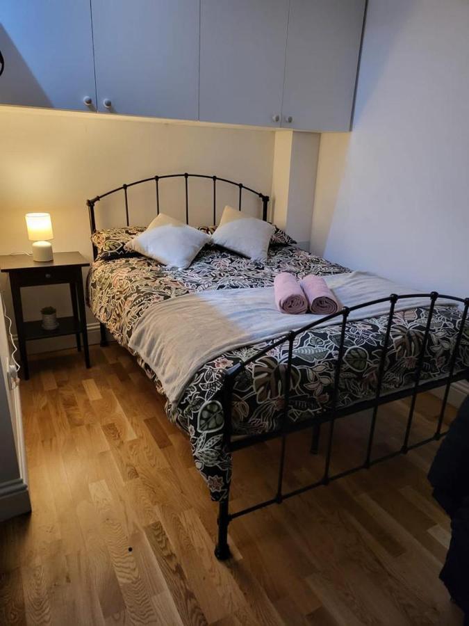 Fancy Basement Flat A Daire Londra Dış mekan fotoğraf