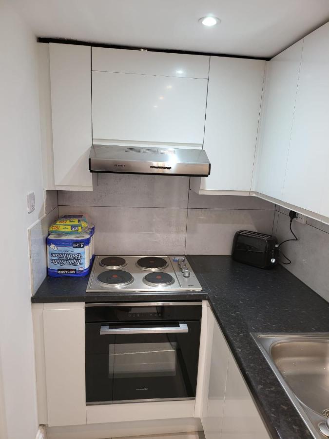 Fancy Basement Flat A Daire Londra Dış mekan fotoğraf
